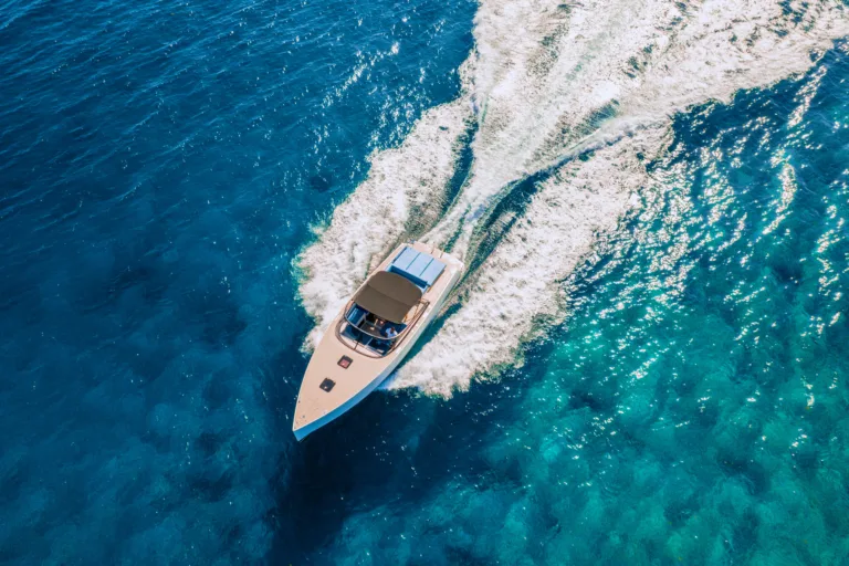 Explore the Crystal Clear Waters of Riviera Maya: Rent a Yacht Today