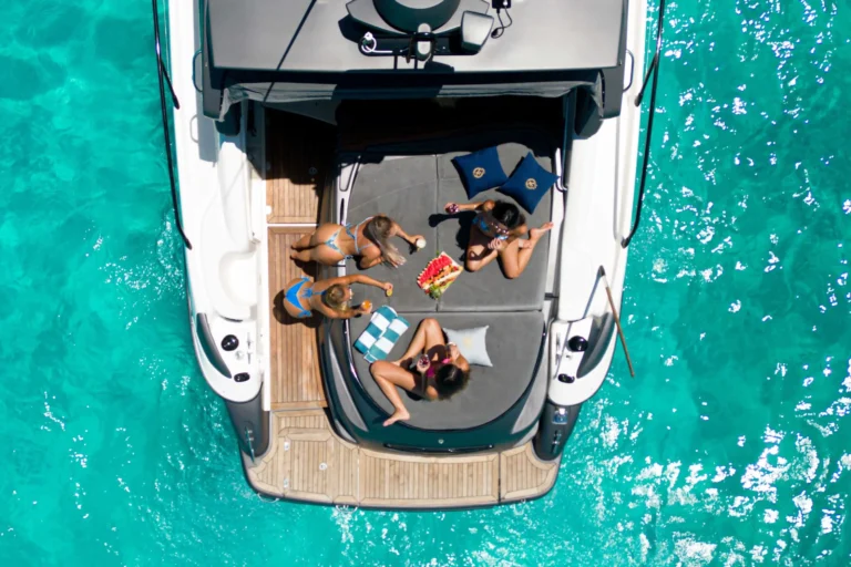 Relax and Enjoy Luxury: Yacht Rental in Riviera Maya